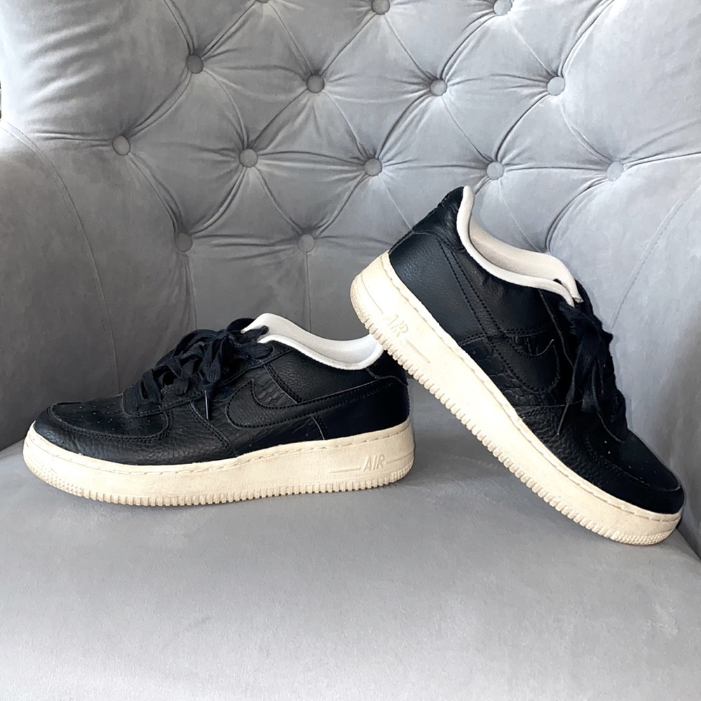 Black Leather 7.5 Nike air